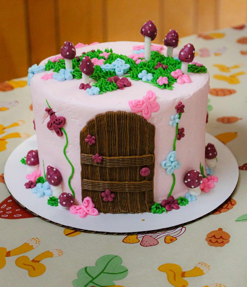 The Tiny Bakery In Georgia Where Locals Say The Long Drive Is Worth It - Decor Hint Custom Cakes For Every Celebration