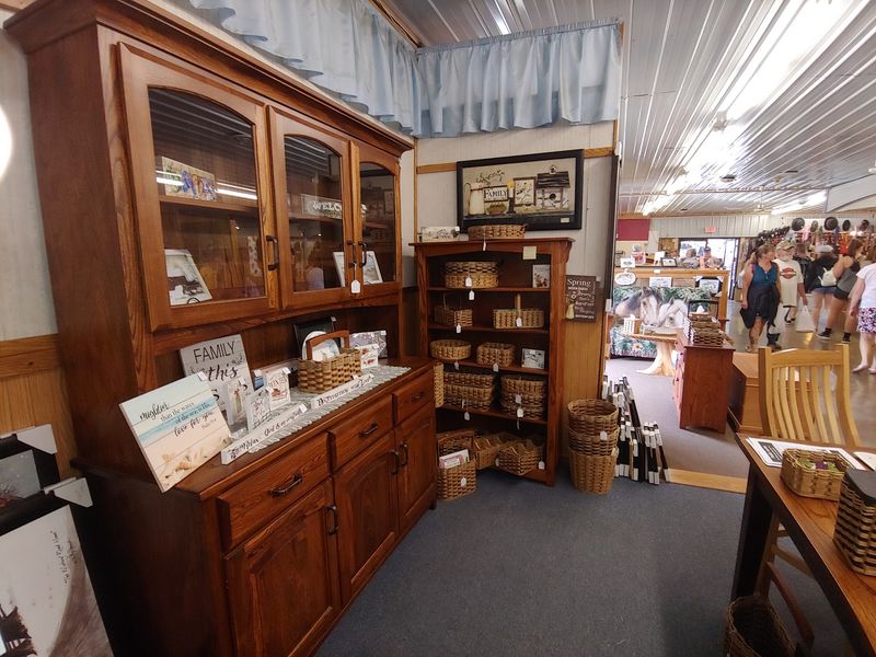 A Secret Amish Farm Market In New York Serving Up Warm Fall Pastries You Can'T Find Anywhere Else - Decor Hint Crafts, Quilts, And Furniture You Did Not Plan To Buy