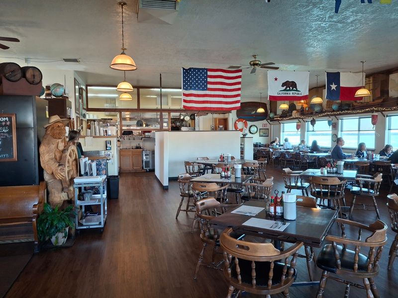 11 Remote Northern California Restaurants Where Getting There Is Half The Adventure - Decor Hint Chart Room Restaurant, Crescent City