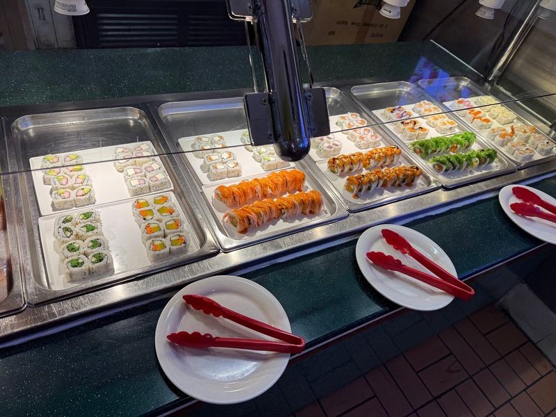 The Enormous Connecticut Buffet That Pairs Perfectly With A Fall Foliage Drive - Decor Hint Sushi Adds Even More Choice