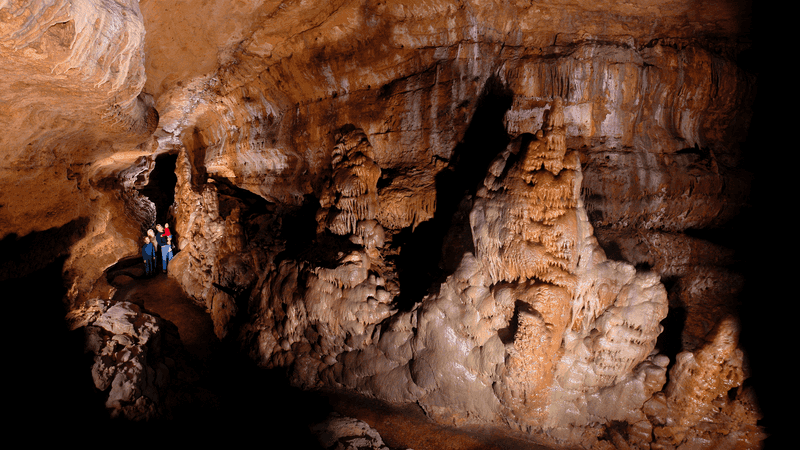 10 Best Must-See Attractions In Wisconsin For An Unforgettable Statewide Road Trip - Decor Hint Cave Of The Mounds, Blue Mounds