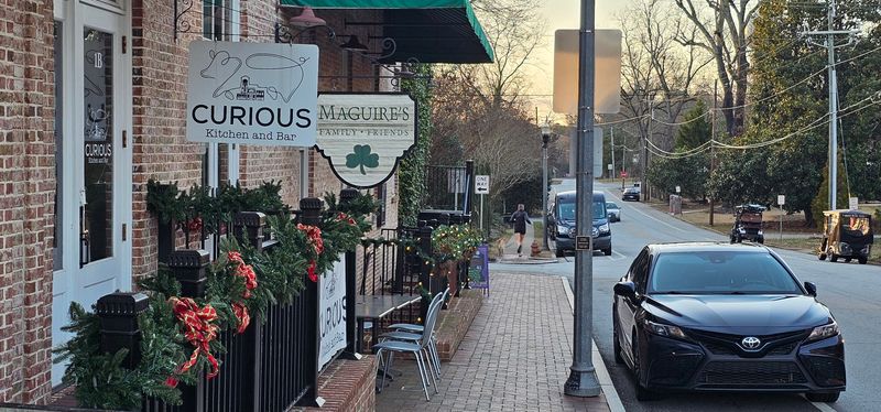 Senoia - Historic Streets With A Film Crew Past