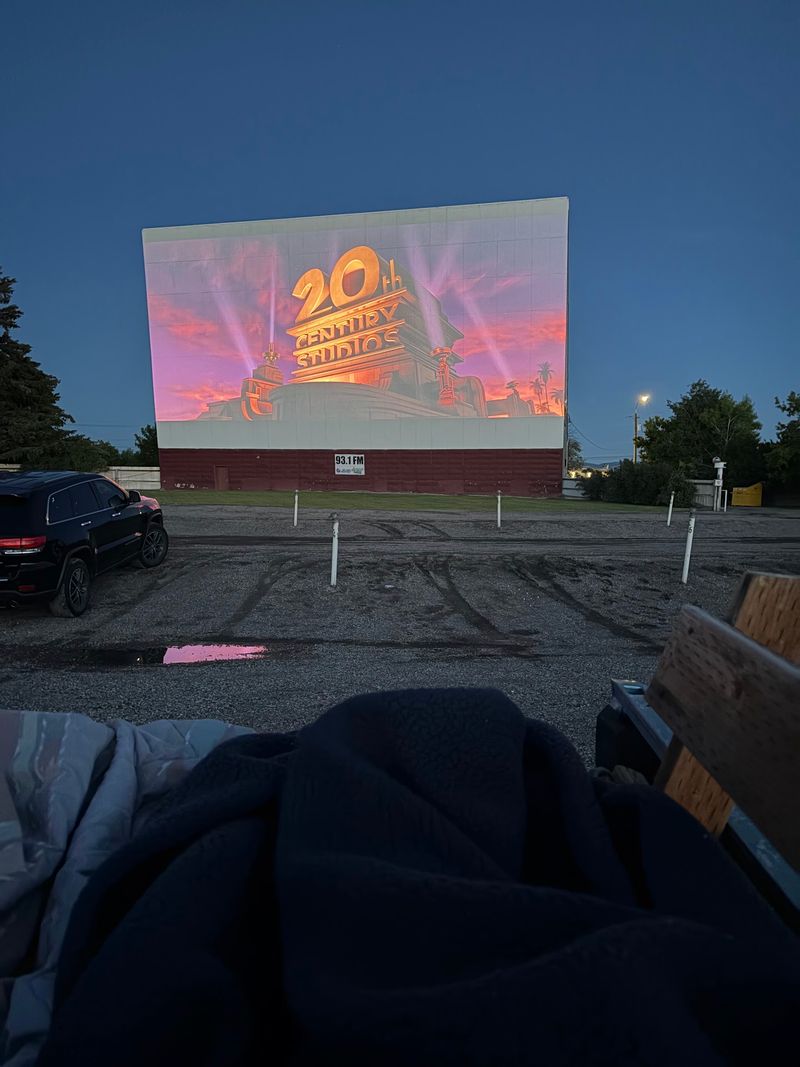 This Idaho Drive-In Turns Your Car Into The Best Seat Under The Night Sky - Decor Hint Pack The Truck Bed And Bring The Dog
