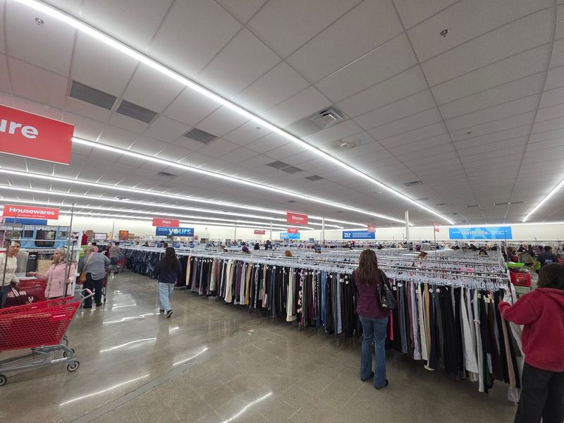 11 Massive California Thrift Stores With Over 15,000 Square Feet Of Secondhand Finds - Decor Hint Savers