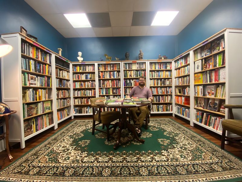 The Most Charming College Town In Kentucky Offers Standout Dining, Shopping, And More - Decor Hint Boutique Racks And Antique Aisles