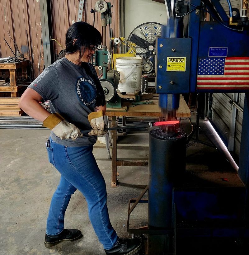 The Fastest Class Turns A Horseshoe Into A Blade In About 30 Minutes