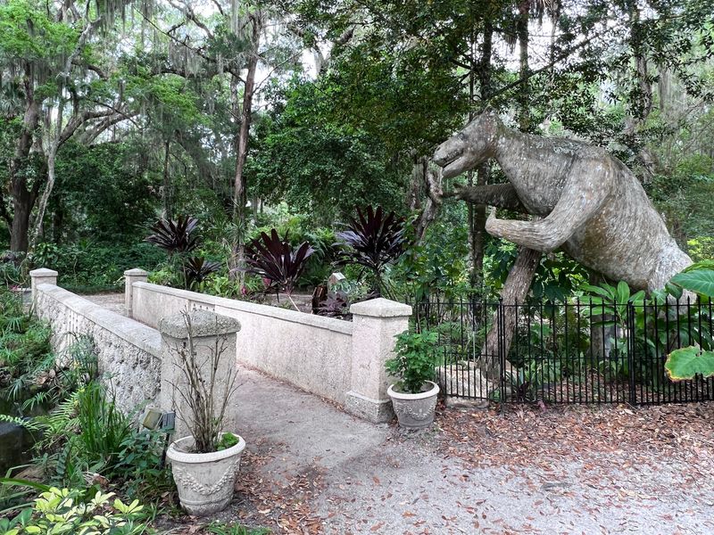 Where the Dinosaurs and the Ruins Share a Yard