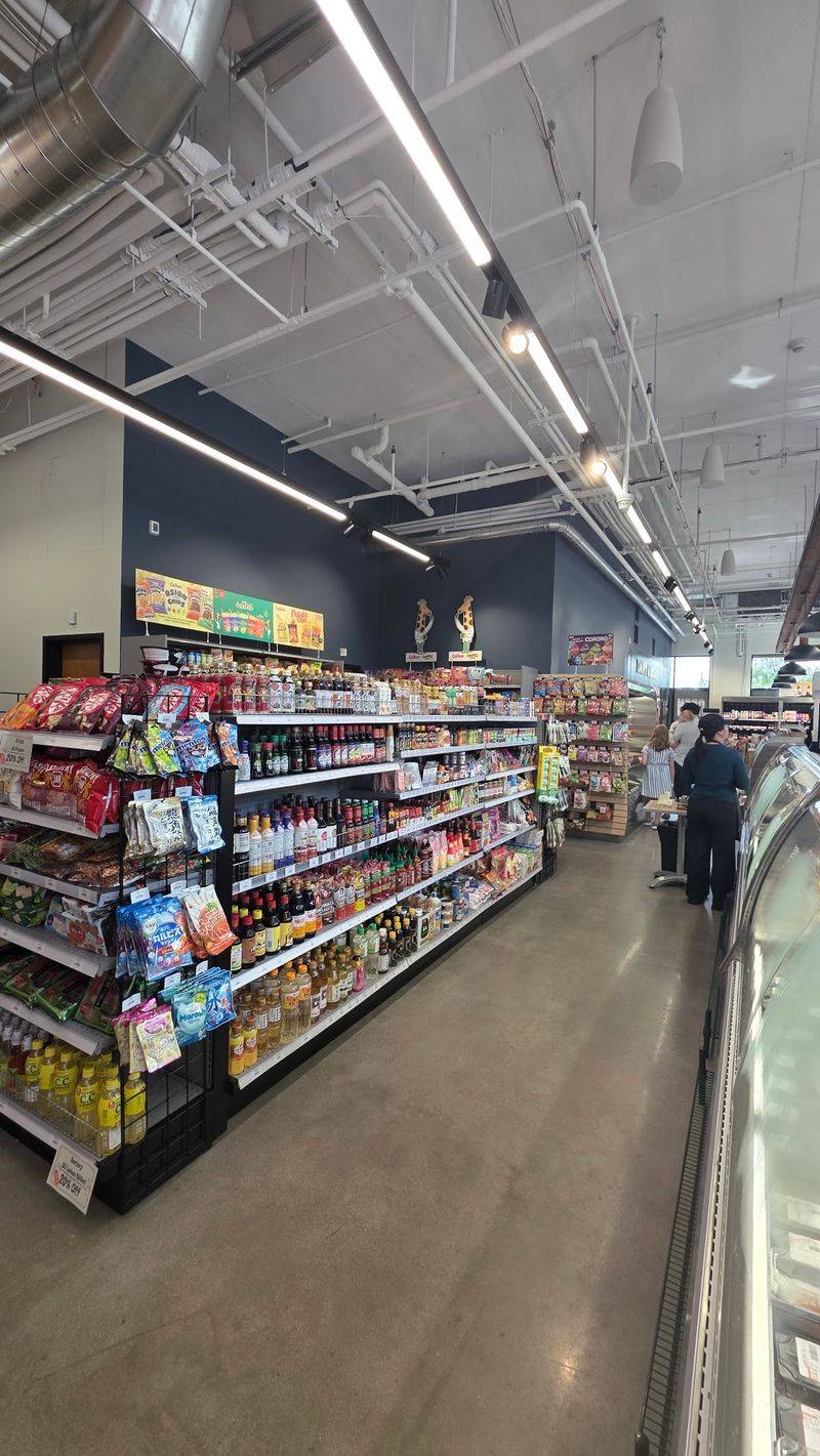 Japanese Food Culture Fills This Modern Market