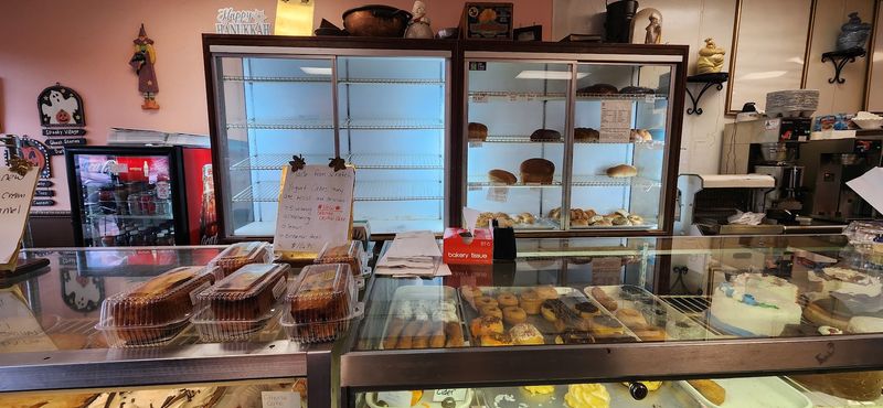 Connecticut'S Oldest Bakery Has Kept Its Recipes Secret For Generations - Decor Hint Generations Of Baking Tradition Fill Every Pastry Case