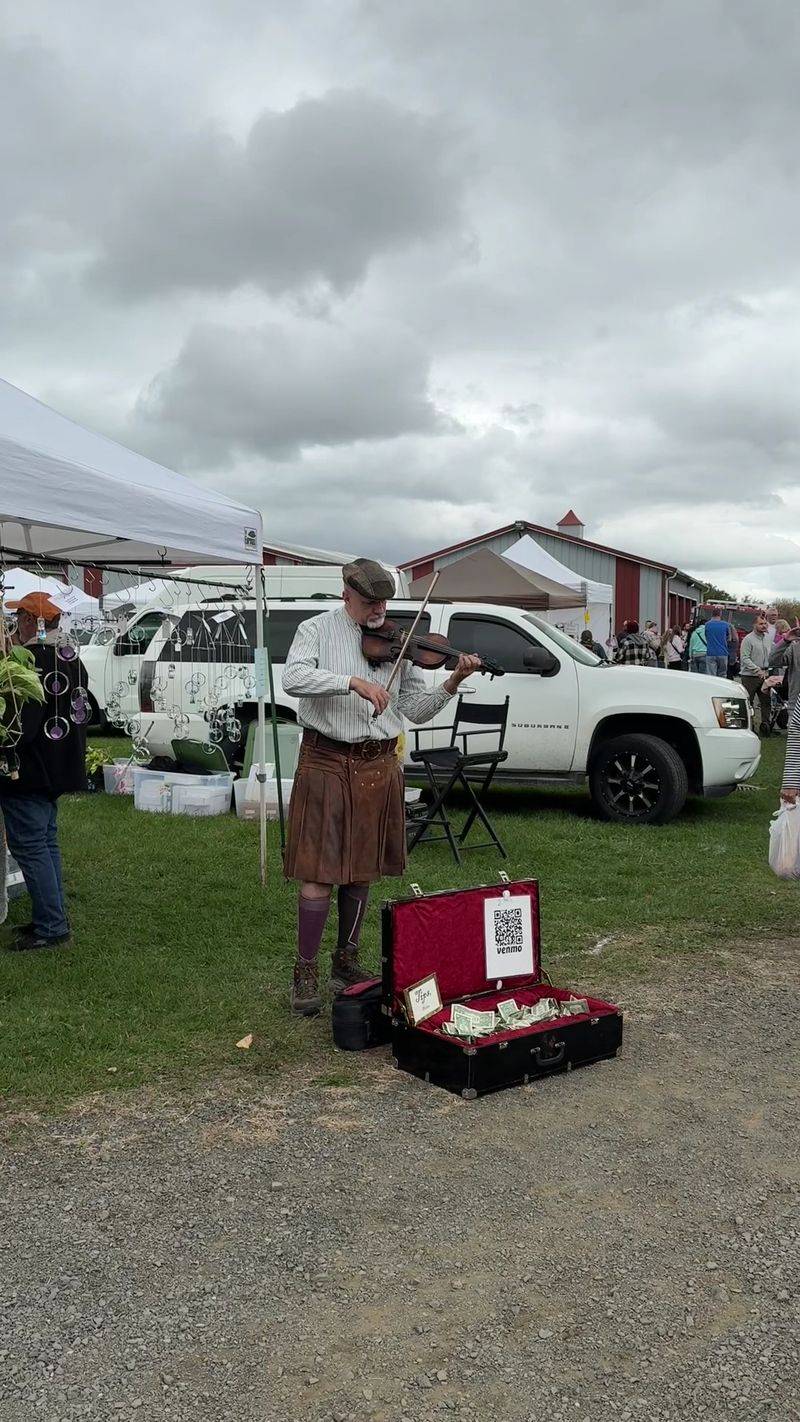 Live Entertainment Keeps The Grounds Buzzing