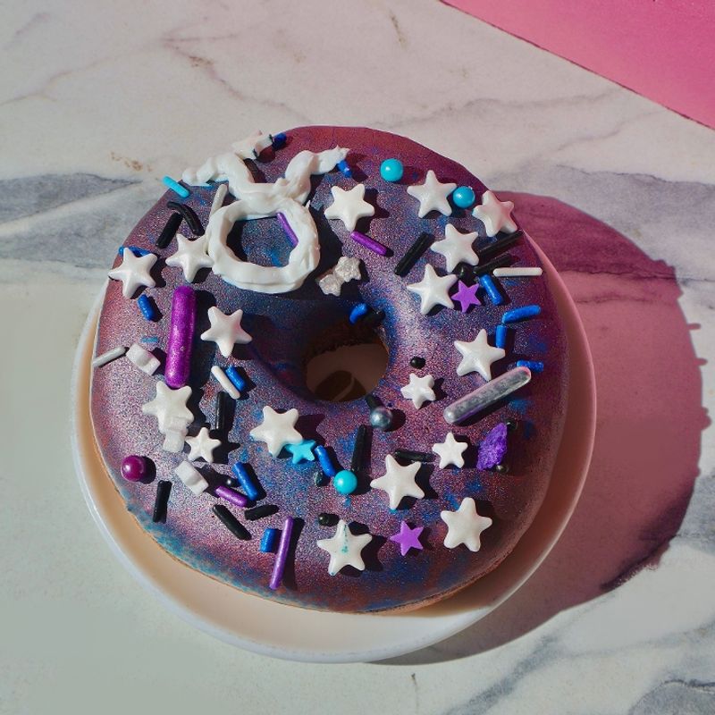 This Connecticut Donut Shop Makes Maple Bacon Donut Fans Can’t Stop Talking About - Decor Hint Colorful Flavors Keep The Display Interesting