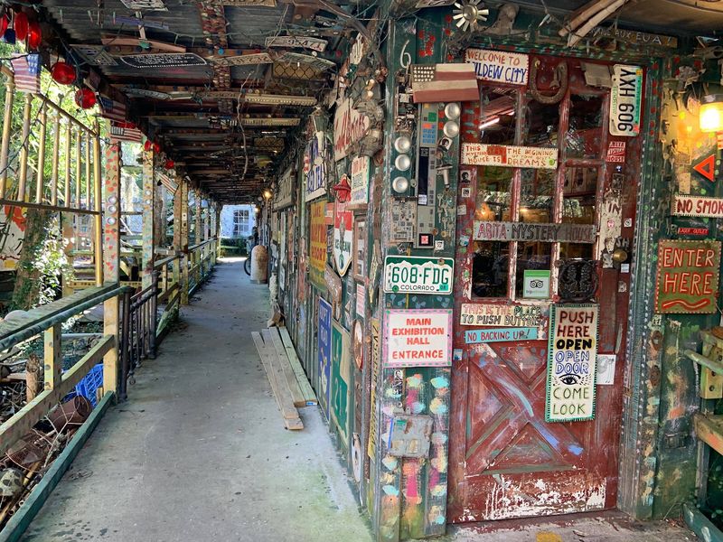Abita Mystery House, Abita Springs