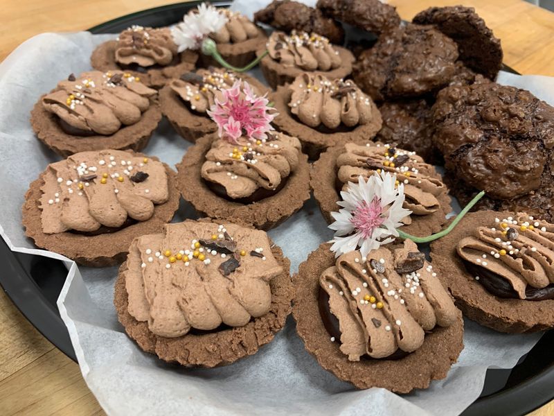 Cakes And Pastries Rotate With The Seasons