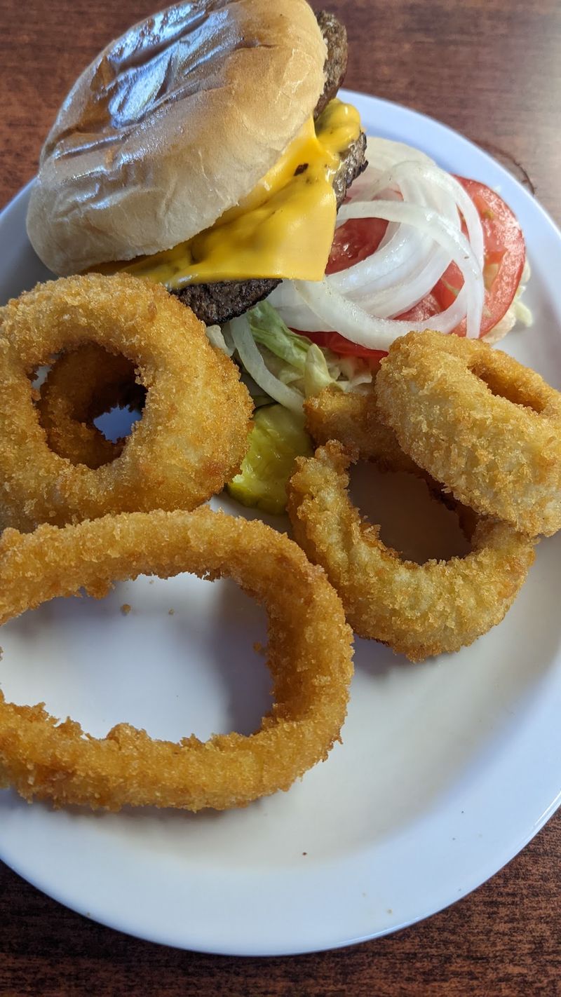 People Drive From All Over Tennessee Just To Eat At This Retro 1950s Burger Joint - Decor Hint More Than Burger Buns