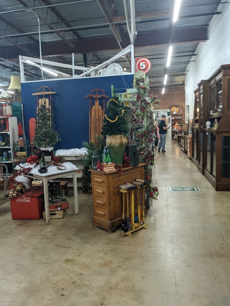 This Enormous Tennessee Antique Mall Packs 24,000 Square Feet With Vintage Finds - Decor Hint More Information You Should Know