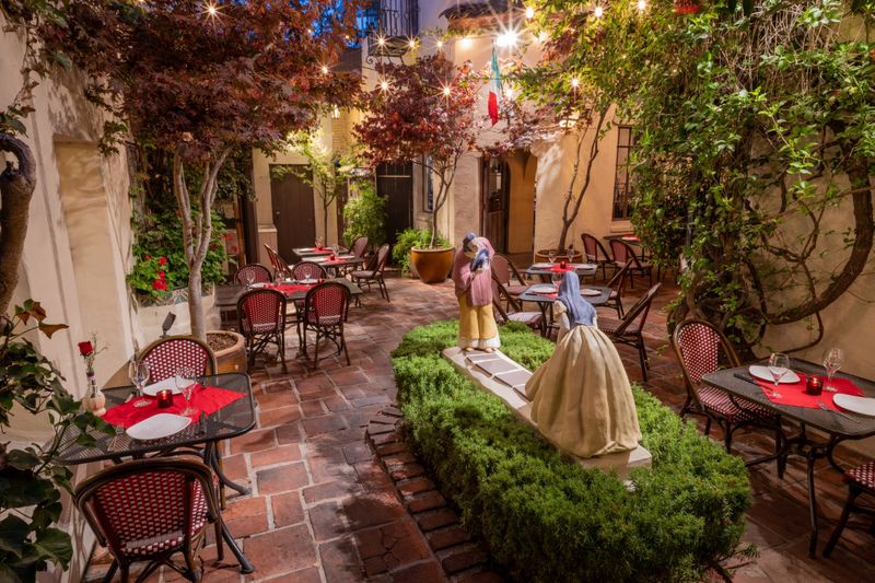 This California Town Of Fewer Than 4,000 People Somehow Has More Than 60 Restaurants - Decor Hint Little Napoli - Italian Classics Since 1990