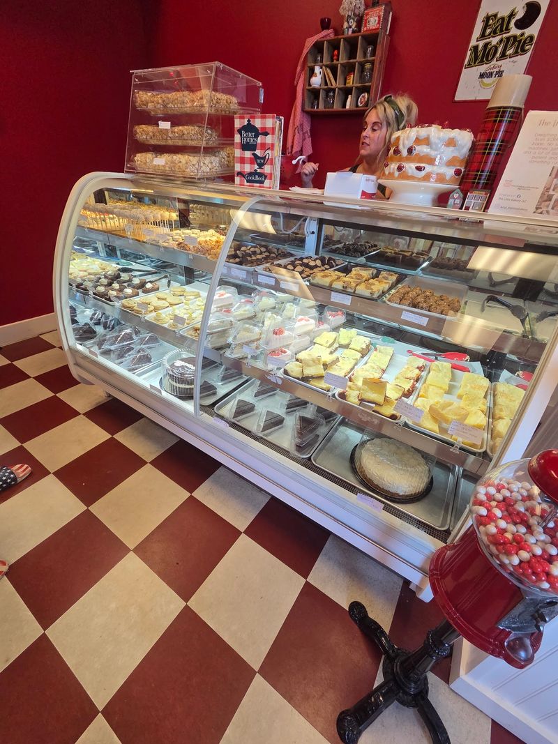10 Amish-Style And Old-Fashioned Bakeries In Georgia Worth The Trip Out Of Town - Decor Hint The Little Bakery, Blue Ridge
