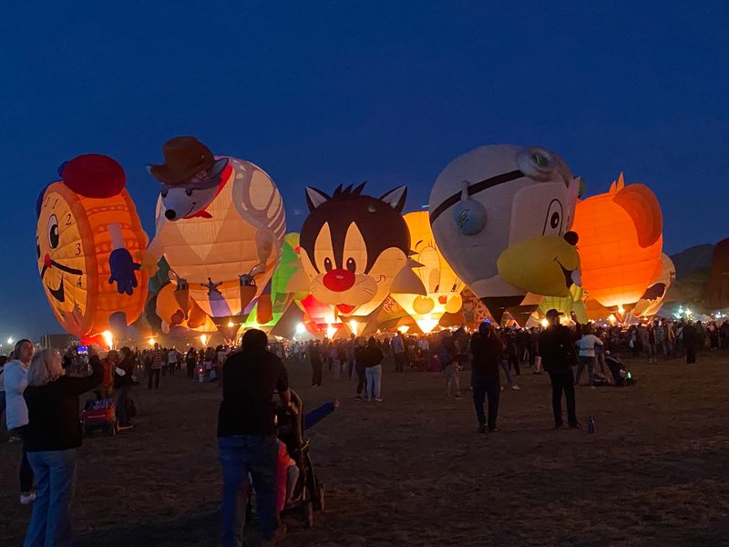 This New Mexico Festival Turns Sunrise Into A Sky Full Of Color Every October - Decor Hint Mass Ascension Fills The Sky