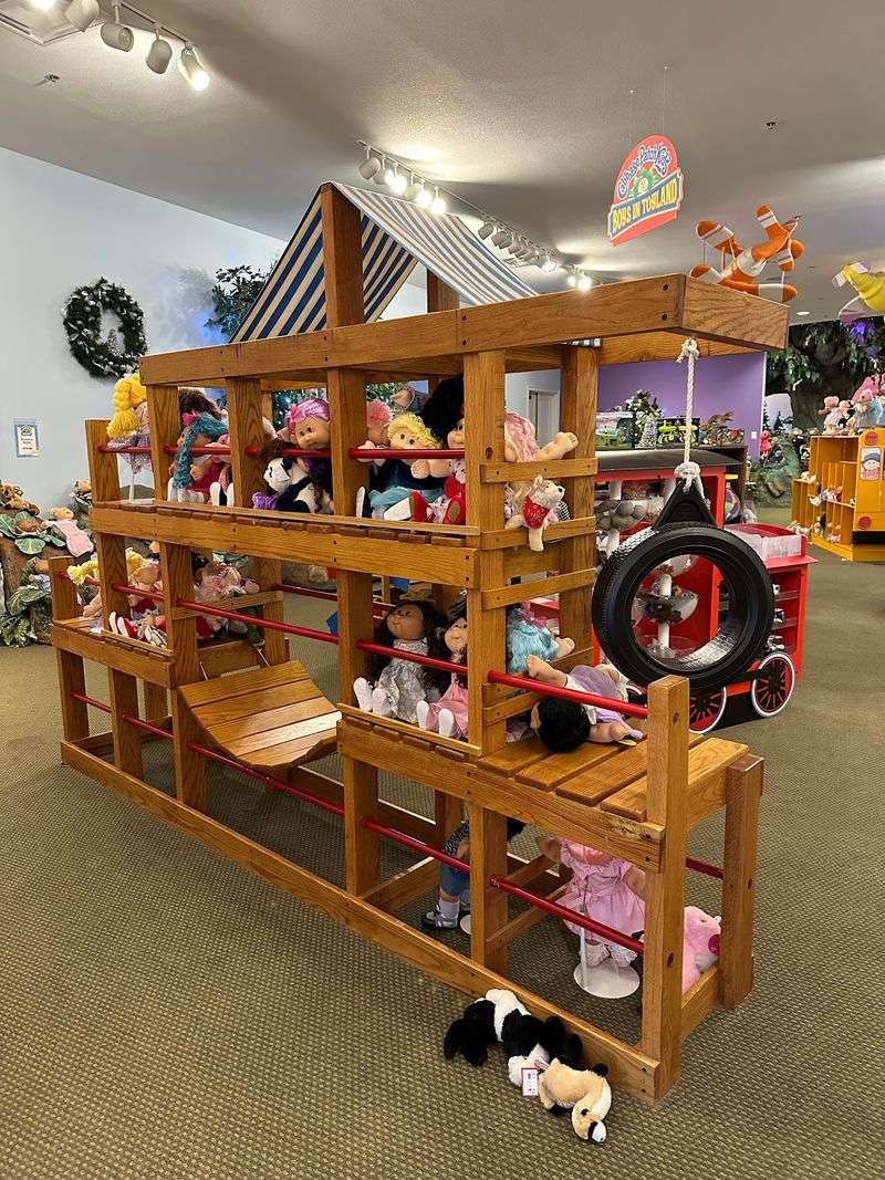 This North Georgia Factory Tour Is A Hidden Attraction Most Travelers Miss - Decor Hint A Gift Shop Bigger Than Some Grocery Stores