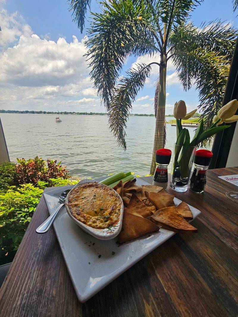 Harborside: A Lakeside Pause
