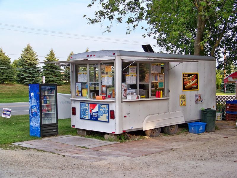 Lefty's Chicago Style Hot Dogs, Elkhorn