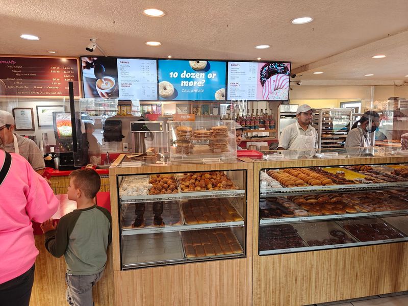We Ranked 10 Oregon Donut Shops From Good To Surprisingly Addictive - Decor Hint Donut World