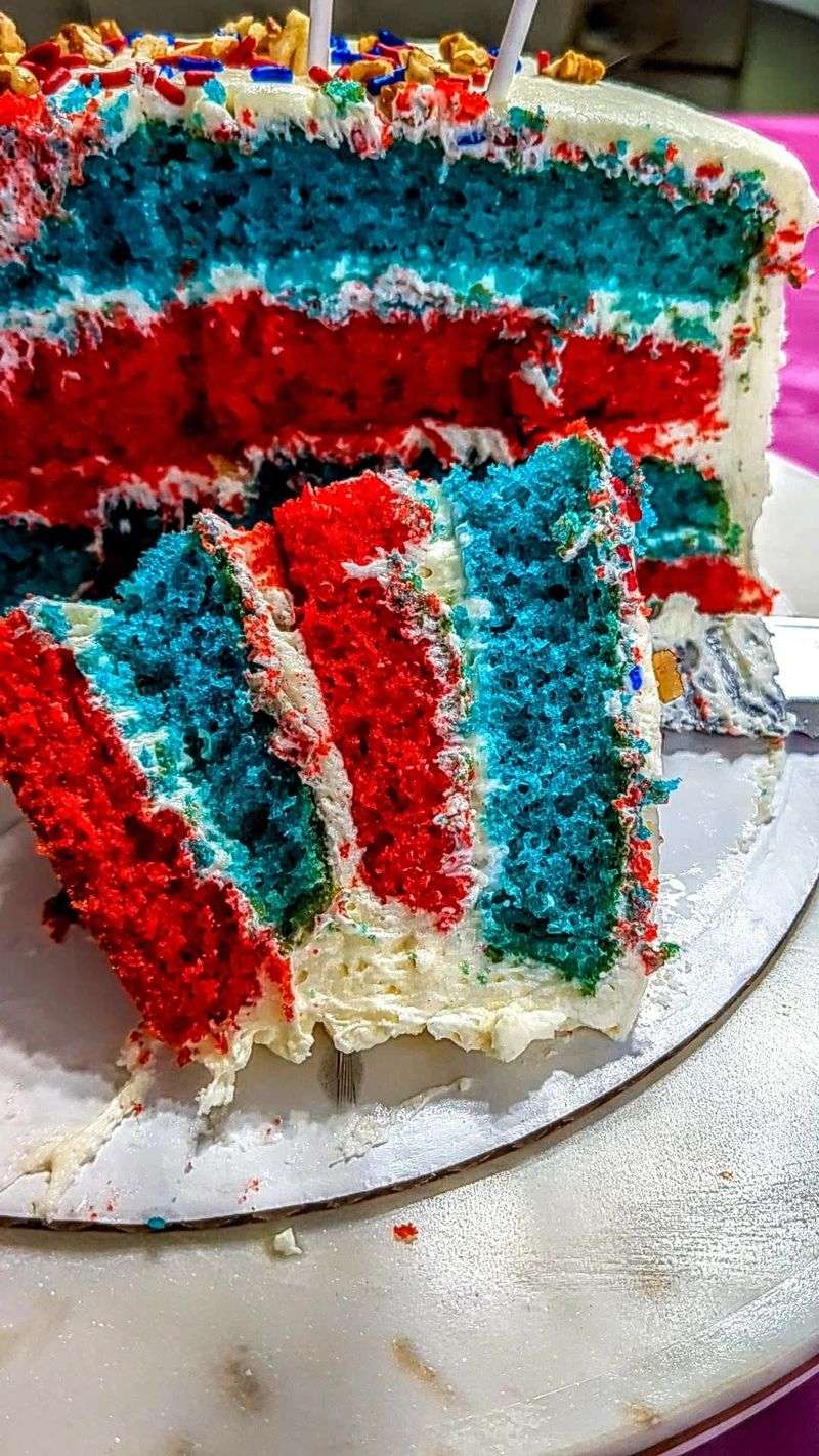 The Tiny Bakery In Georgia Where Locals Say The Long Drive Is Worth It - Decor Hint The Red Velvet Cake People Drive Hours For