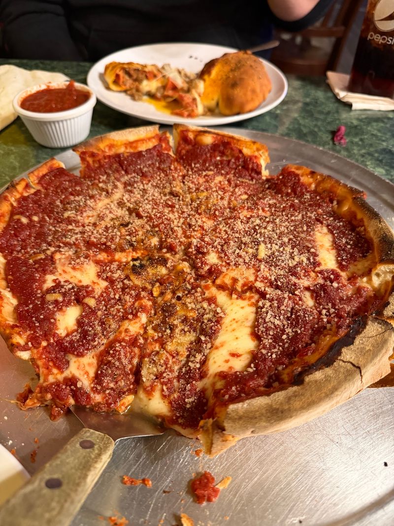 The Most Charming College Town In Kentucky Offers Standout Dining, Shopping, And More - Decor Hint Deep Dish With A Kentucky Address