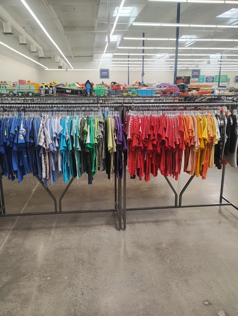 11 Massive California Thrift Stores With Over 15,000 Square Feet Of Secondhand Finds - Decor Hint Goodwill Fairfield
