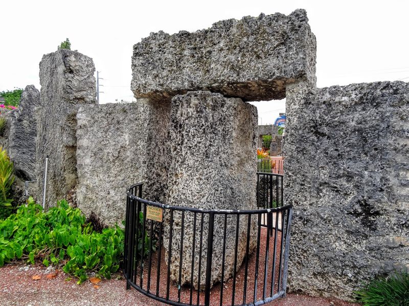 The Nine-Ton Gate That Moved With One Finger