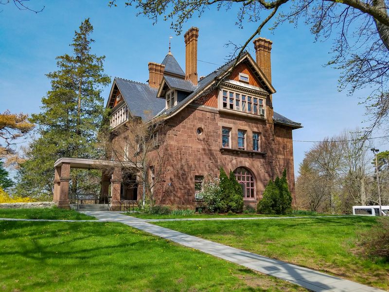 Mansfield Street Hides This Green Escape Near Yale