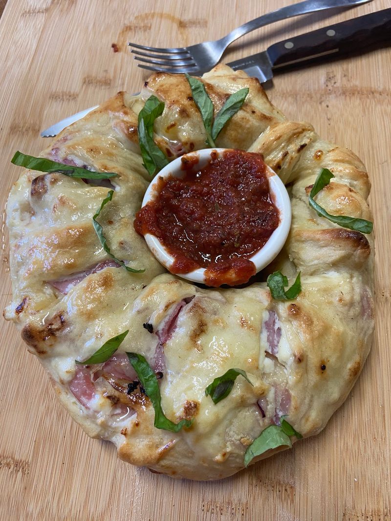 This Small-Town Idaho Sandwich Shop Serves Up Subs And Sweets With Old-Fashioned Charm - Decor Hint Knots, Pies, And Salad Bowls