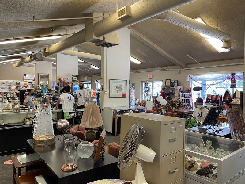 Assistance League Thrift Boutique: Shopping That Gives Back