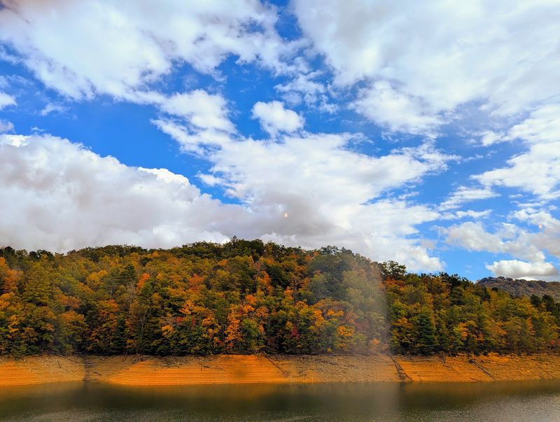 This 4.5-Hour North Carolina Train Ride Might Be The Most Unforgettable Way To See Fall - Decor Hint Look For Peak Foliage Draped Across The Hillsides In October