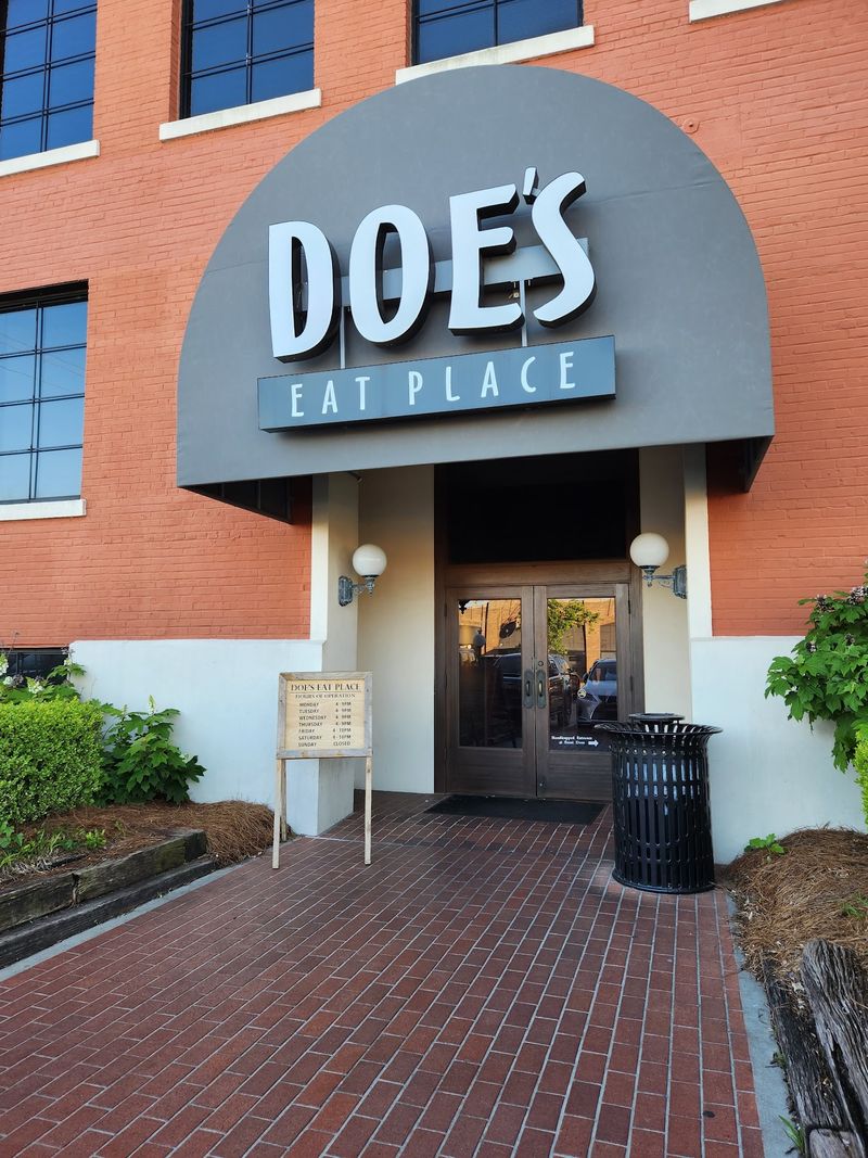 Doe's Eat Place Of Monroe