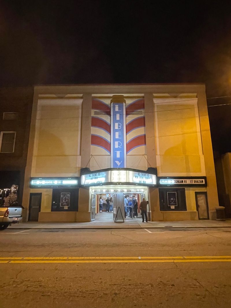 This North Carolina Movie Theater Has 1932 Roots And Still Charges Just $5 For First-Run Movies - Decor Hint Summer Brings Weeks Of Completely Free Movies For Kids