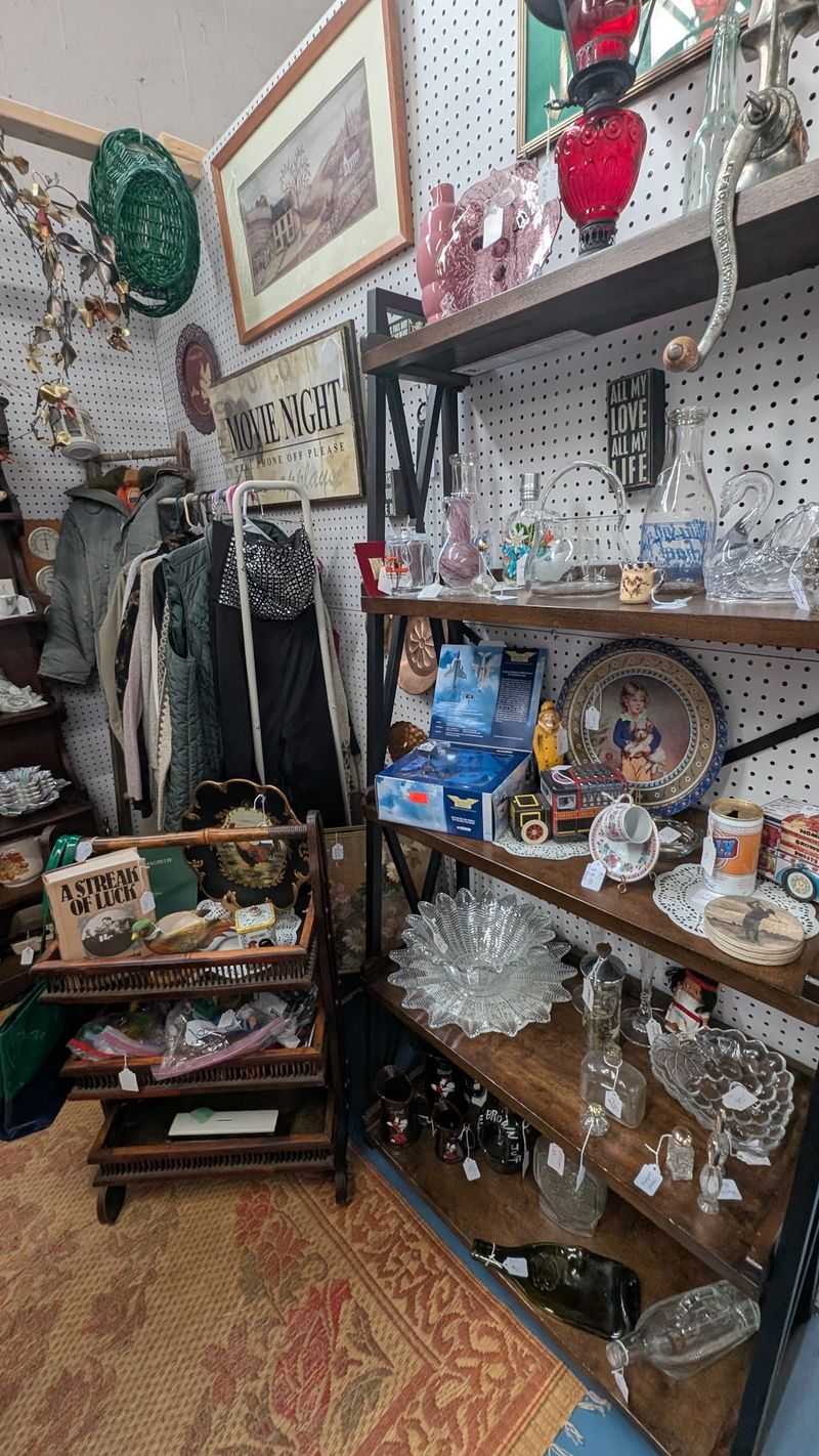 More Than 50 Vendors Fill This Connecticut Marketplace With Vintage Treasures - Decor Hint Vintage Clothing Brings Plenty Of Nostalgia