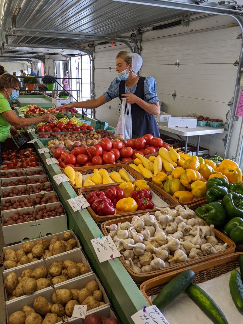 A Secret Amish Farm Market In New York Serving Up Warm Fall Pastries You Can'T Find Anywhere Else - Decor Hint Where Two Communities Build Something Together