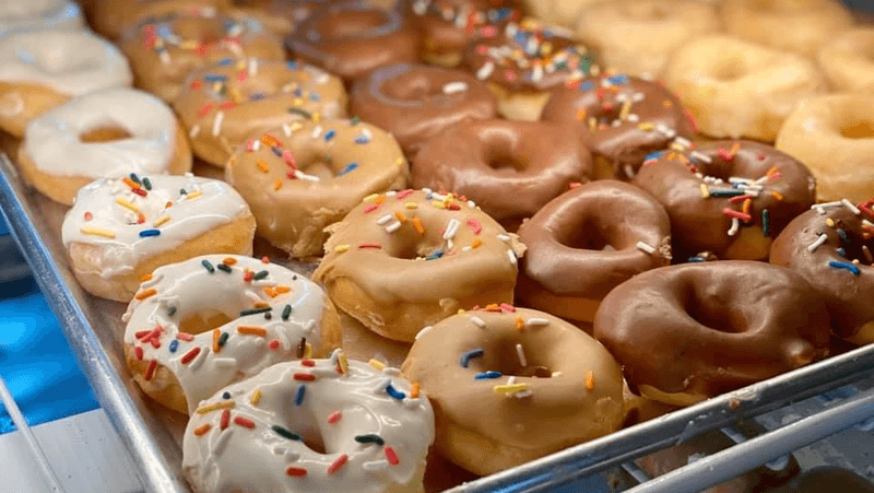 This Off-The-Grid Kentucky Amish Bakery Has A Waitlist For Their Fall Pies - Decor Hint Donuts That Ruin Gas Station Coffee Forever