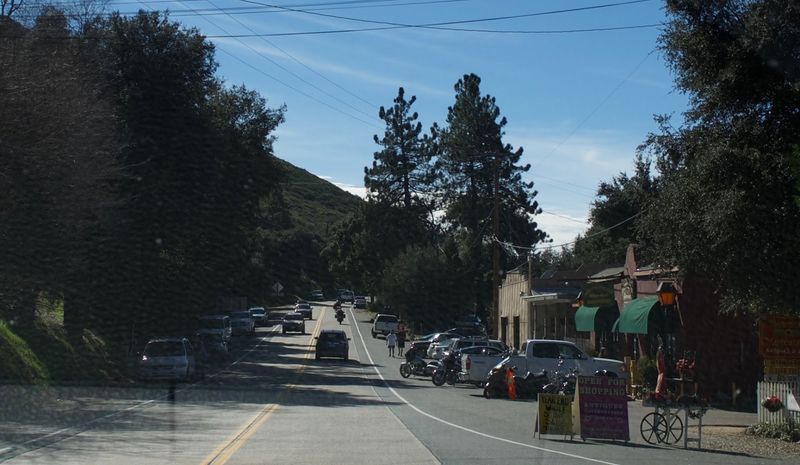 Descanso: The Quiet One Everybody Drives Past