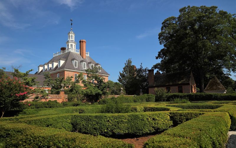 This Charming Town In Virginia Feels Like Stepping Into The Colonial Past - Decor Hint Gardens That Look Like Living Paintings