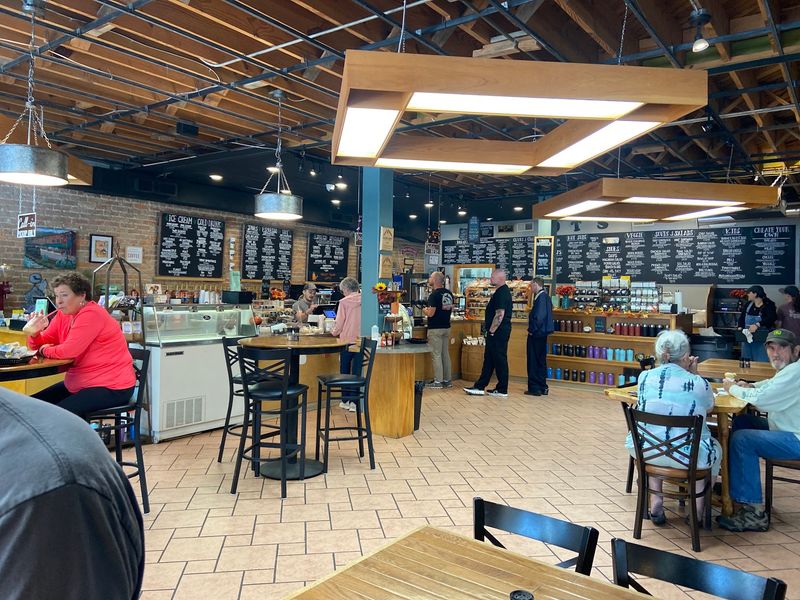 The 10 North Carolina Mountain Diners Where The Same Families Have Cooked For Years - Decor Hint DT’s Blue Ridge Java