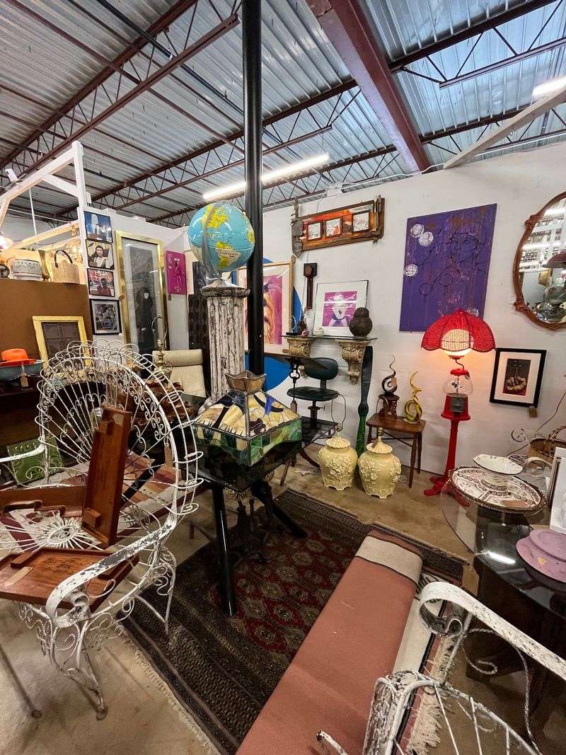 This Enormous Tennessee Antique Mall Packs 24,000 Square Feet With Vintage Finds - Decor Hint Why Red Bank Rewards Slow Shoppers