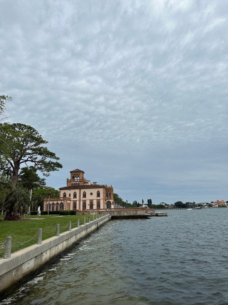 A Campus That Meets the Water