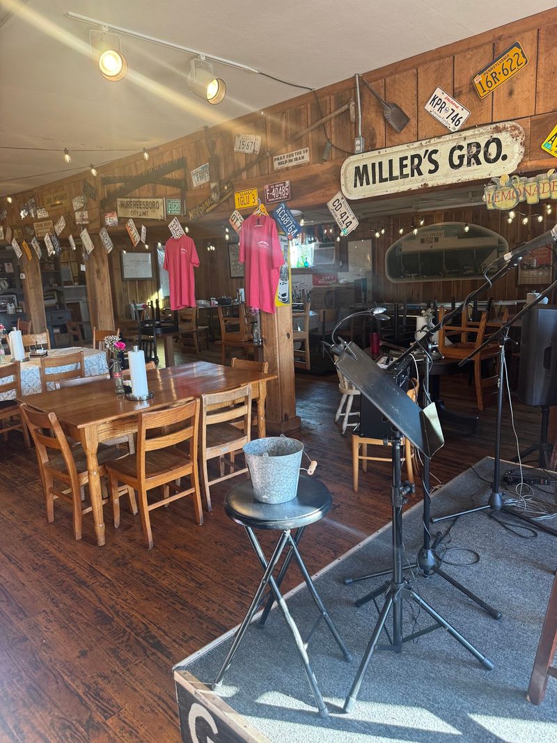 Miller's Grocery A Country Cafe, Christiana