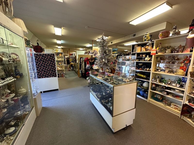 Where To Find Sacramento'S 9 Most Surprisingly Affordable Vintage Markets - Decor Hint 57th Street Antique Mall: Seventy Dealers, One Roof