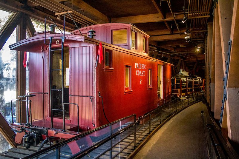 Tickets Are Already Selling For California’s Magical Christmas Train To The North Pole - Decor Hint Fun Starts Inside The Station