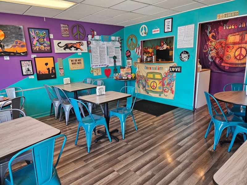 Starving Artist Cafe & Deli