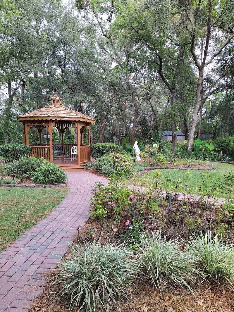 Twenty-Two Themed Gardens, One Winding Loop