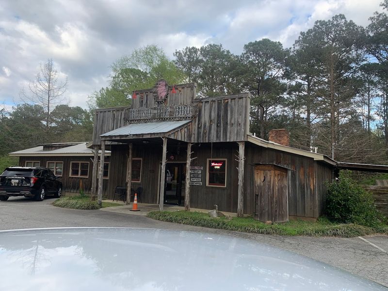 This Georgia Hole-In-The-Wall Bbq Spot Attracts Fans From Across The State - Decor Hint A Dog-Friendly Back Porch That Feels Like Home